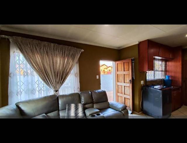 3 BEDROOM HOUSE FOR SALE IN DAWN PARK EXT